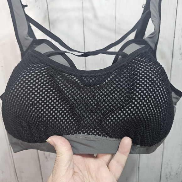 TORRID Active Woman's Gray Mid Impact Underwire Strappy Sports Bra Size 38DD. - Picture 7 of 11